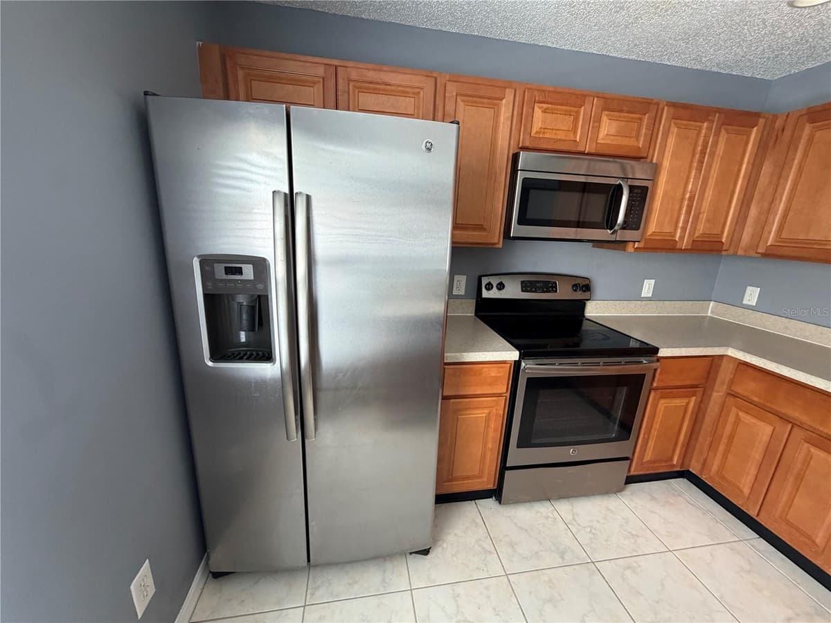 2413 RUDDENSTONE WAY — photo 10 of 33