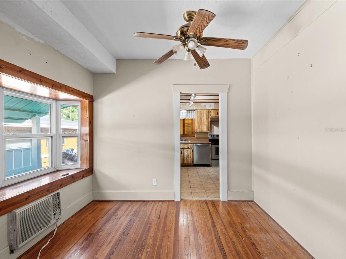 6639 49TH AVENUE — photo 7 of 28
