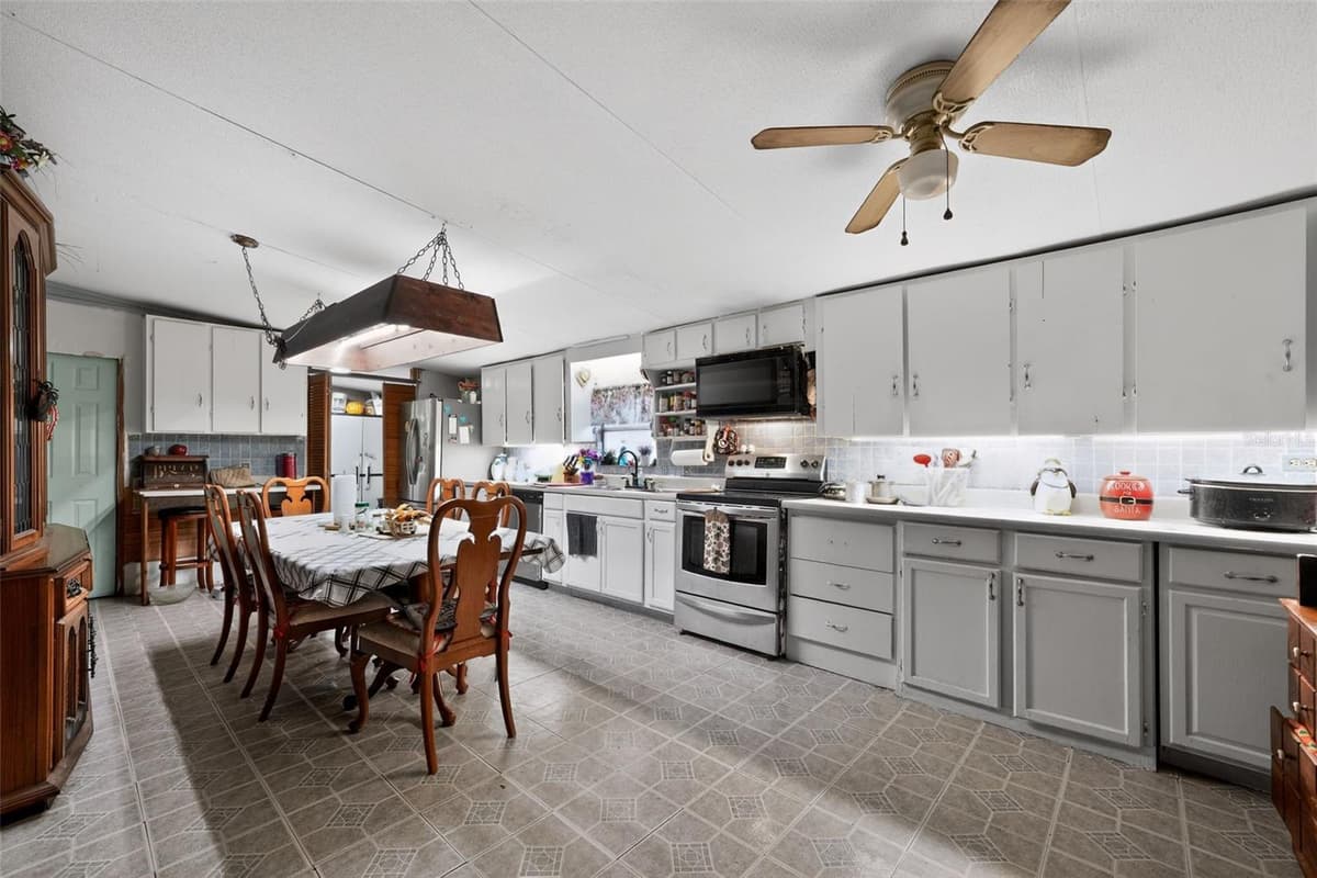 2774 SNIPE DRIVE — photo 8 of 32