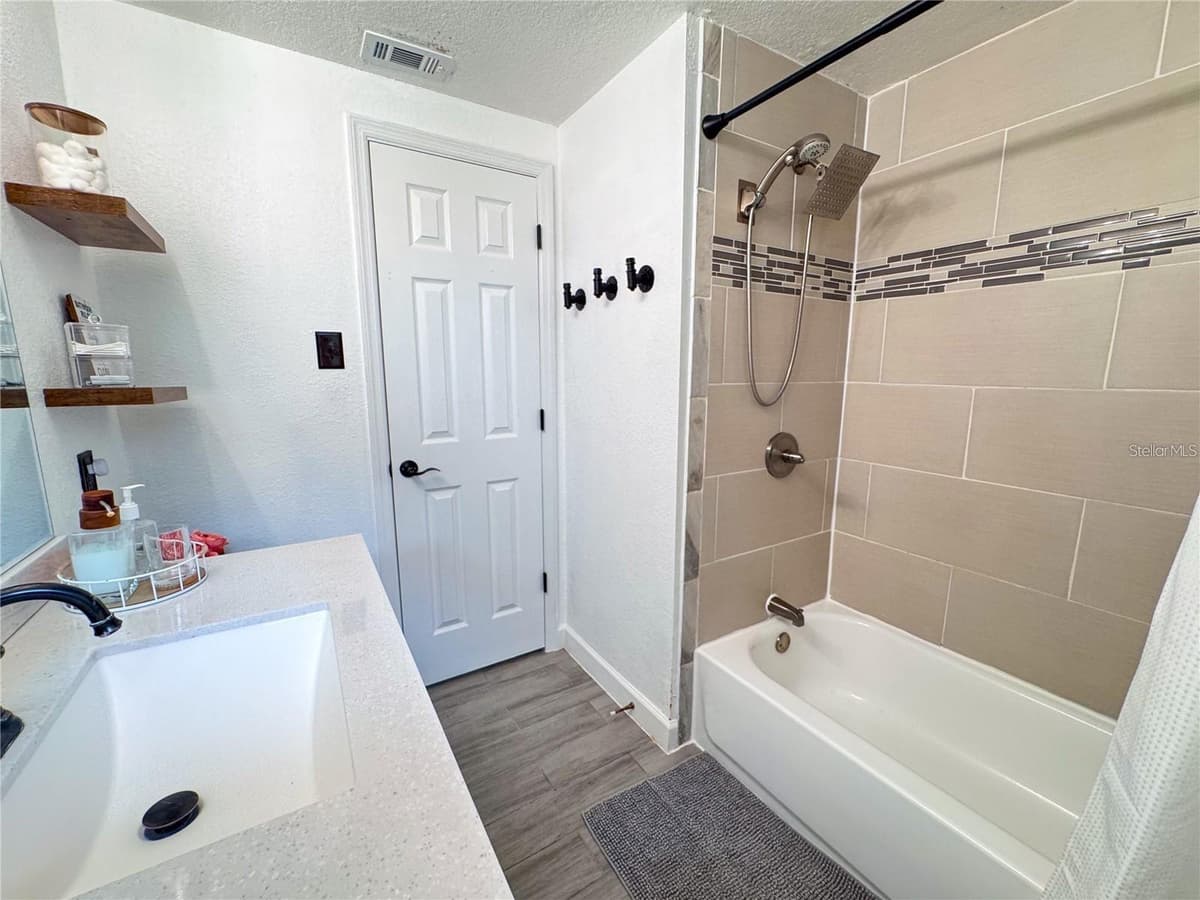 9616 PINE RIDGE AVENUE — photo 14 of 29
