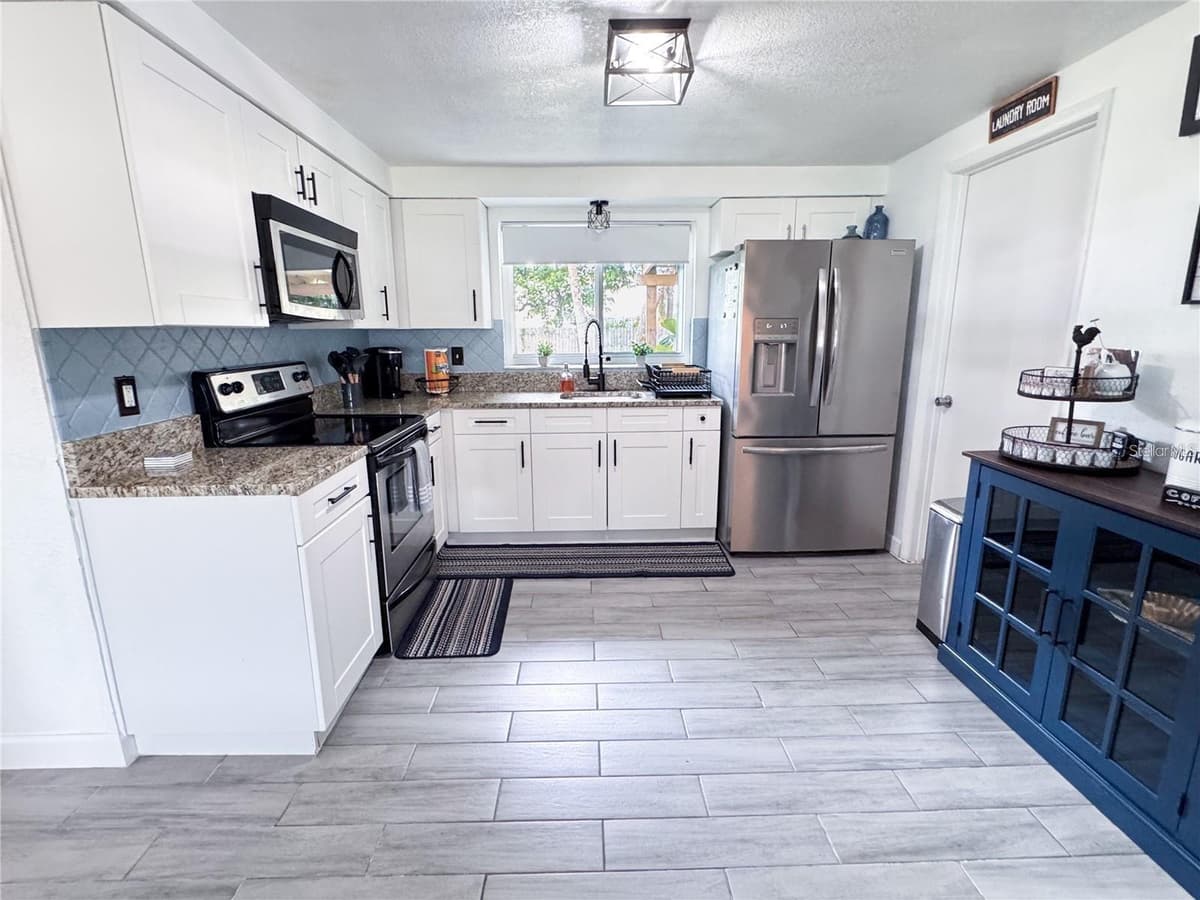 9616 PINE RIDGE AVENUE — photo 3 of 29