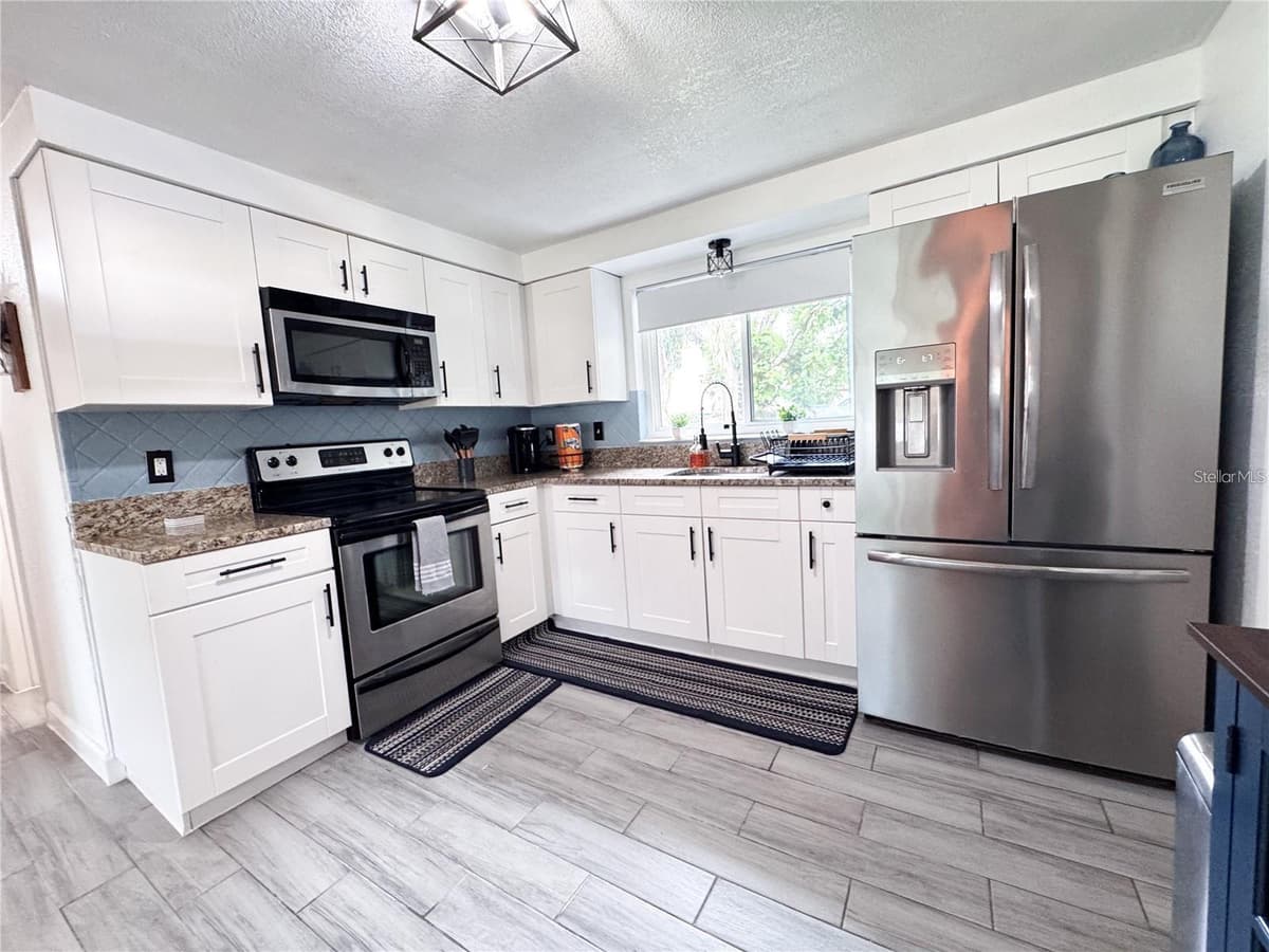 9616 PINE RIDGE AVENUE — photo 9 of 29