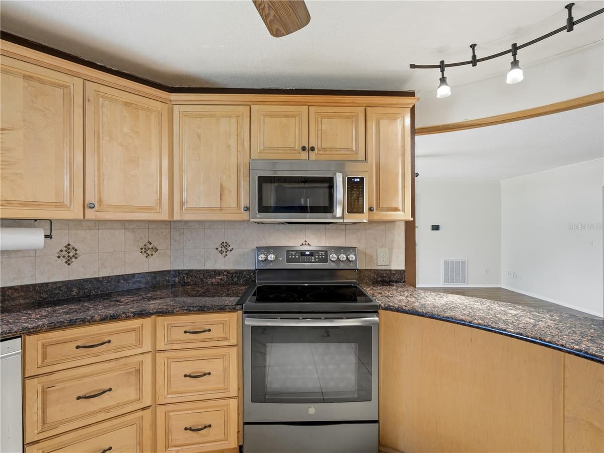2812 TRAVELERS PALM DRIVE — photo 12 of 37