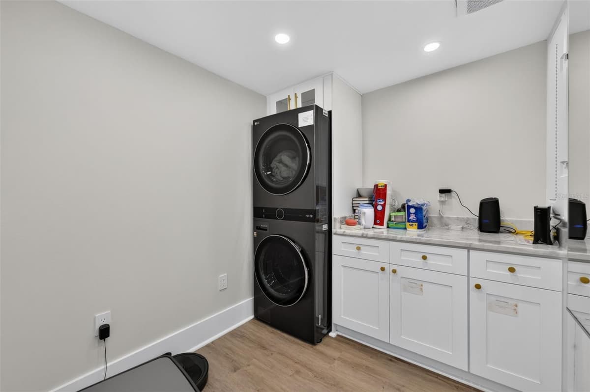 413 PRINCETON STREET — photo 30 of 36