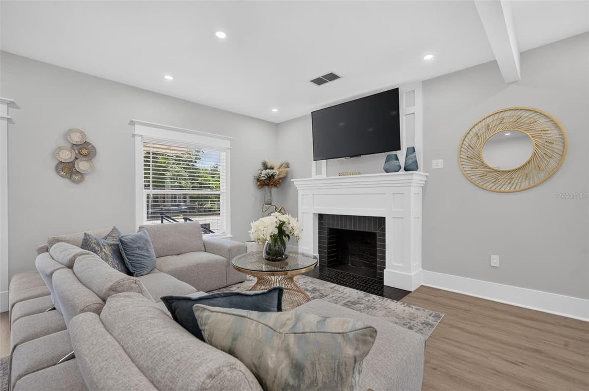 413 PRINCETON STREET — photo 10 of 36