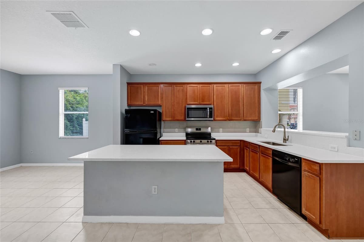 5266 PARADISE CAY CIRCLE — photo 9 of 27