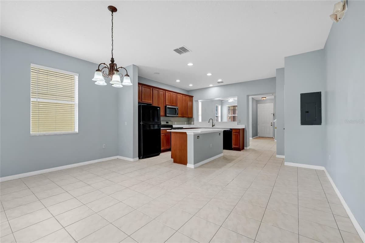 5266 PARADISE CAY CIRCLE — photo 11 of 27