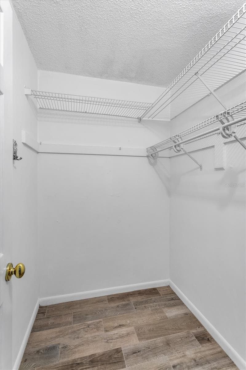 510 CRANES WAY — photo 15 of 32
