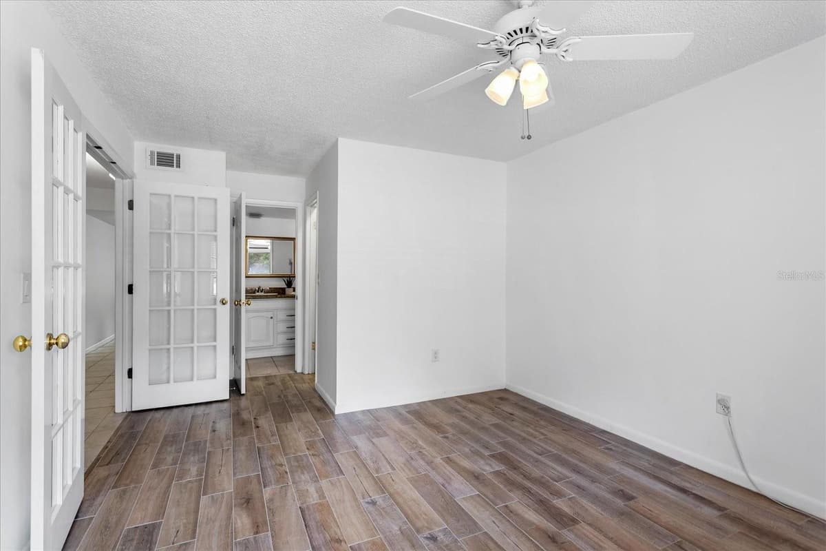 510 CRANES WAY — photo 14 of 32