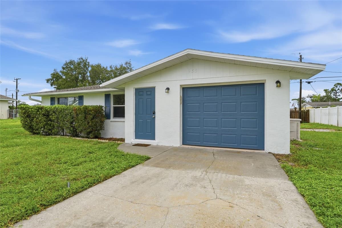 935 EVEREST ROAD — photo 9 of 55
