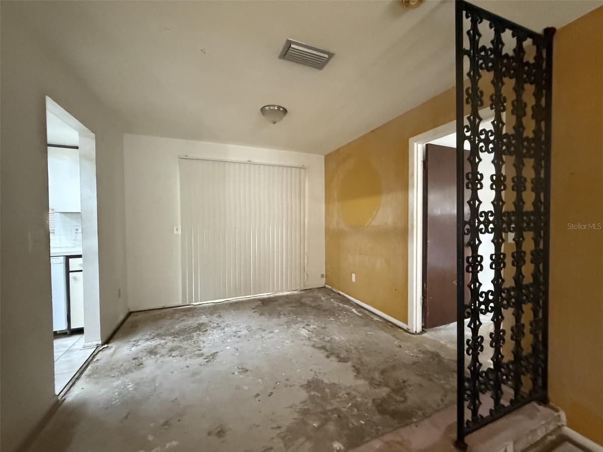 7 LAMPLITE COURT — photo 5 of 11