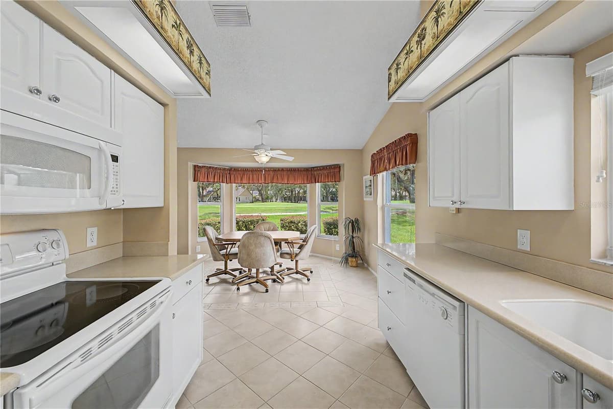 8018 SUGARBUSH DRIVE — photo 17 of 70