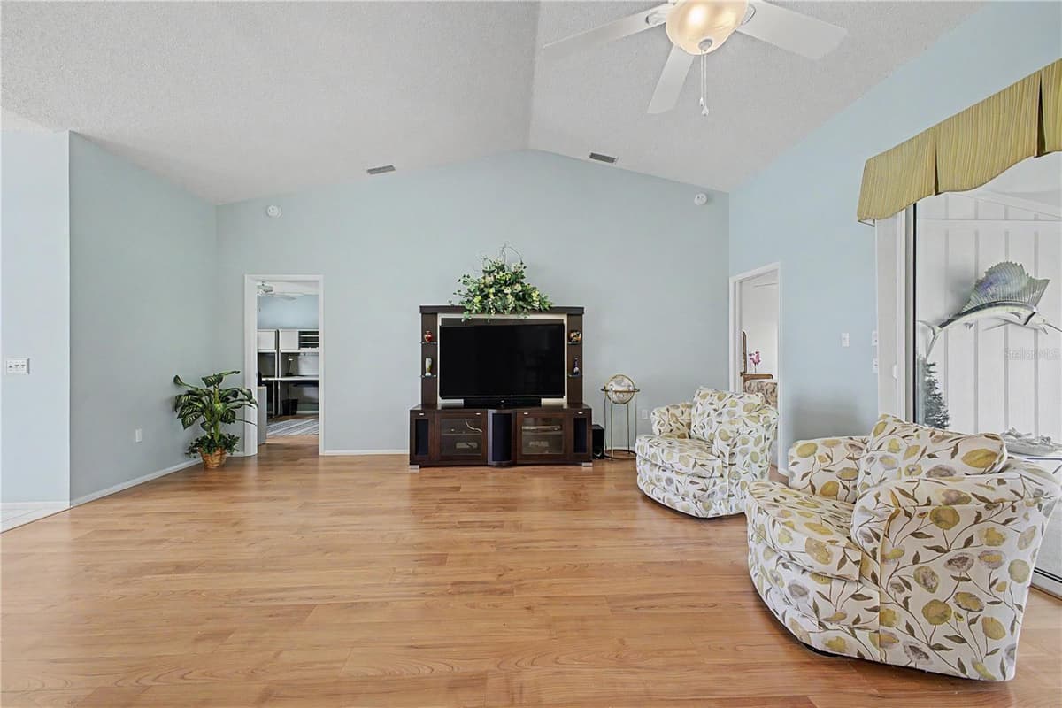 8018 SUGARBUSH DRIVE — photo 14 of 70