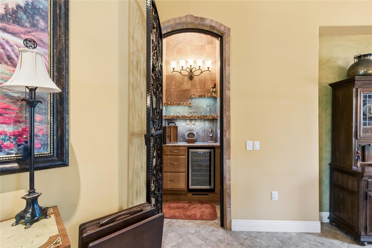 501 MONTAGE LN — photo 12 of 81