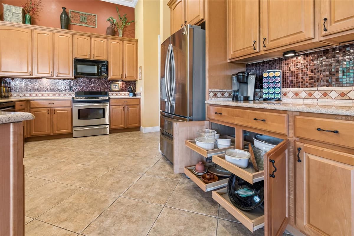 501 MONTAGE LN — photo 15 of 81