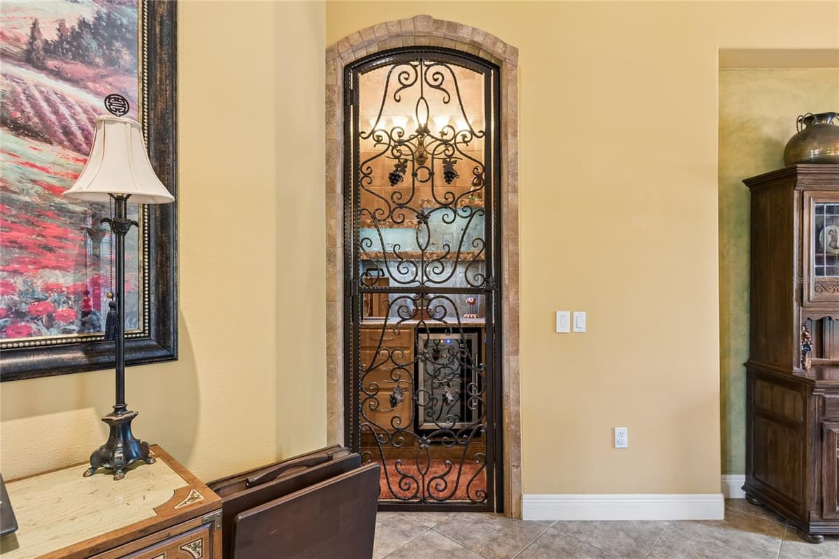 501 MONTAGE LN — photo 11 of 81