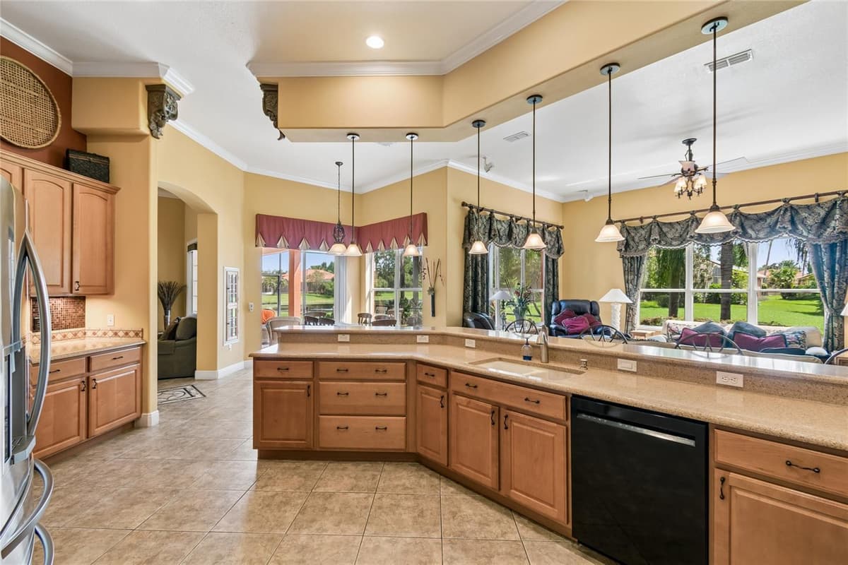 501 MONTAGE LN — photo 16 of 81