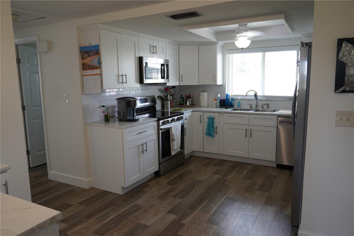536 FLAMINGO DRIVE — photo 10 of 49