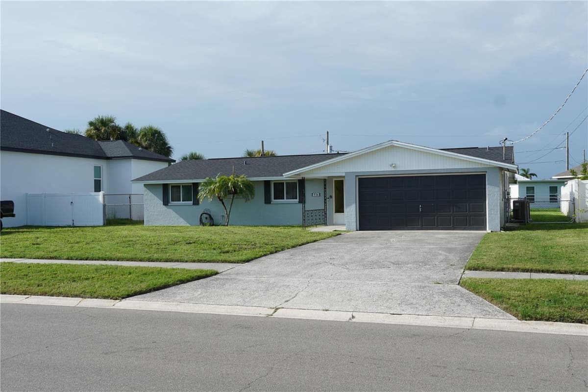 536 FLAMINGO DRIVE — photo 2 of 49