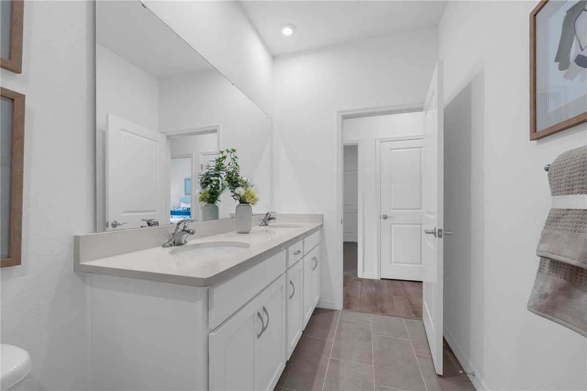 6755 WINTERBERRY DRIVE — photo 11 of 39
