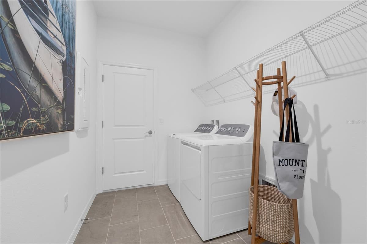 6755 WINTERBERRY DRIVE — photo 9 of 39