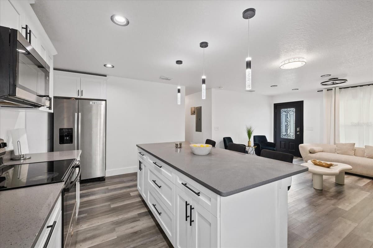 3209 HANNA AVENUE — photo 6 of 37