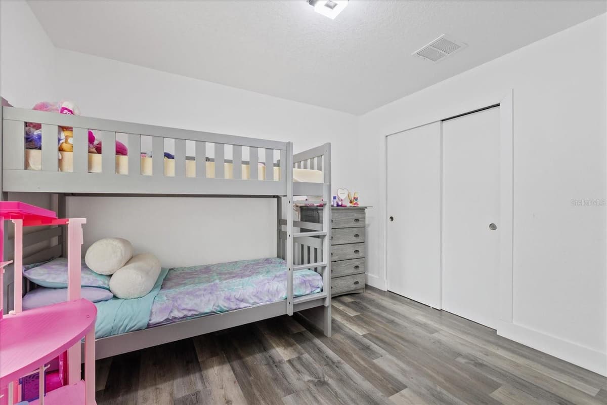 3209 HANNA AVENUE — photo 13 of 37