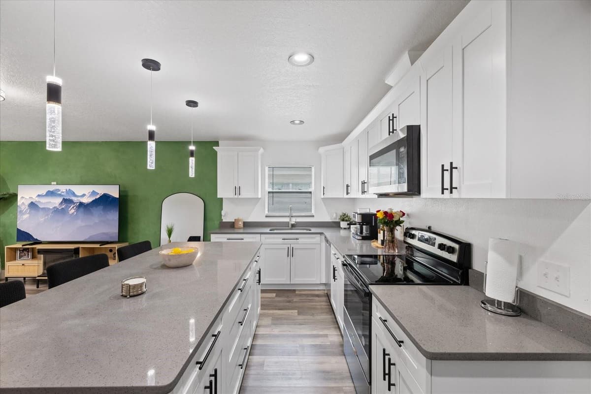 3209 HANNA AVENUE — photo 8 of 37
