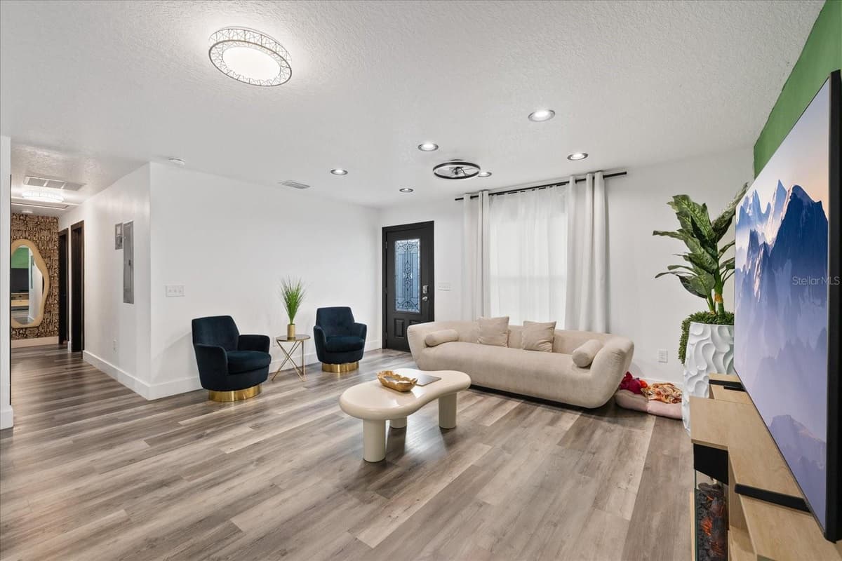 3209 HANNA AVENUE — photo 11 of 37