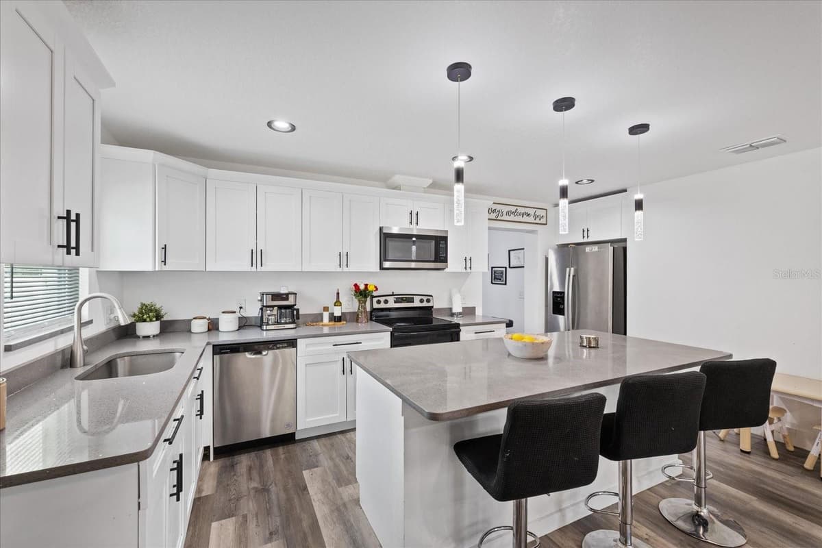 3209 HANNA AVENUE — photo 10 of 37