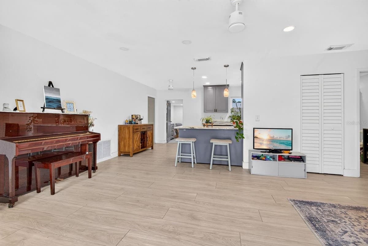707 65TH AVENUE DRIVE — photo 4 of 35
