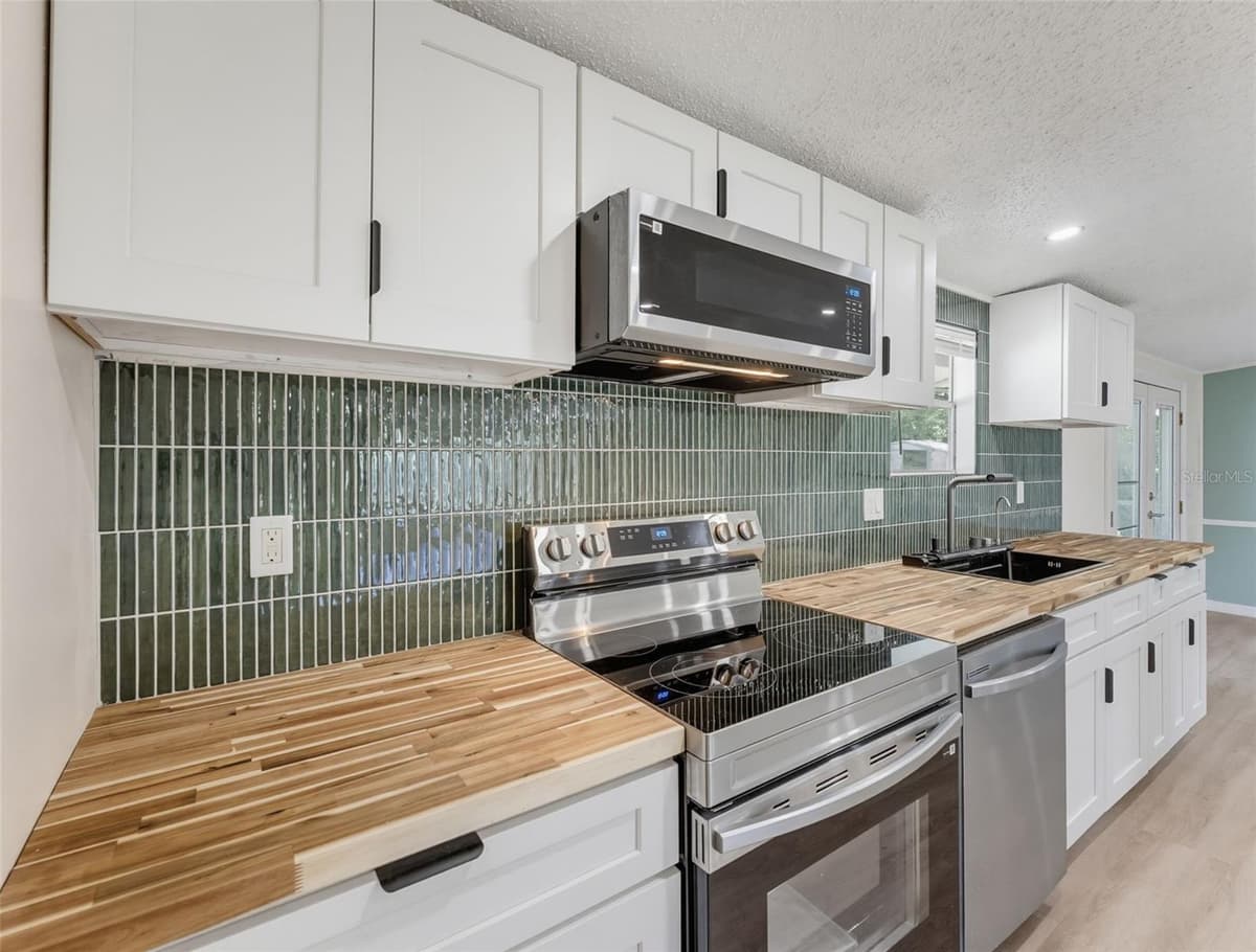 11106 FERNWAY LANE — photo 7 of 43