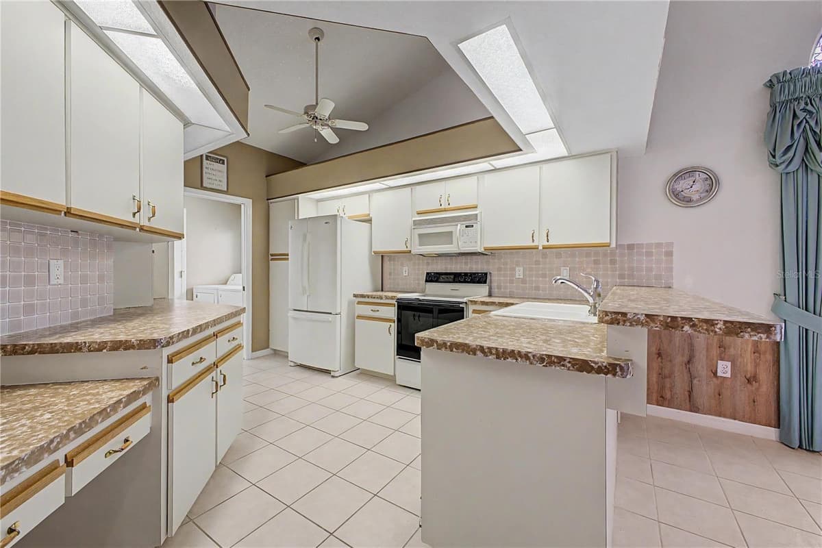 2317 SCENIC HILL DRIVE — photo 17 of 75