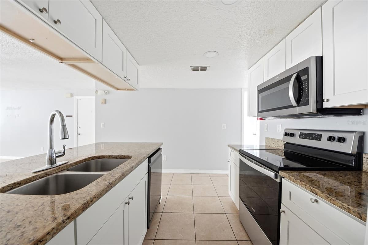 2723 POINCIANA BOULEVARD — photo 12 of 38