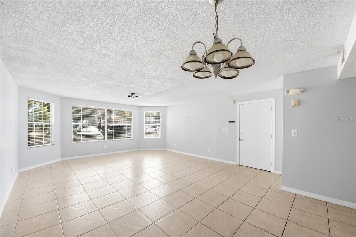 2723 POINCIANA BOULEVARD — photo 2 of 38