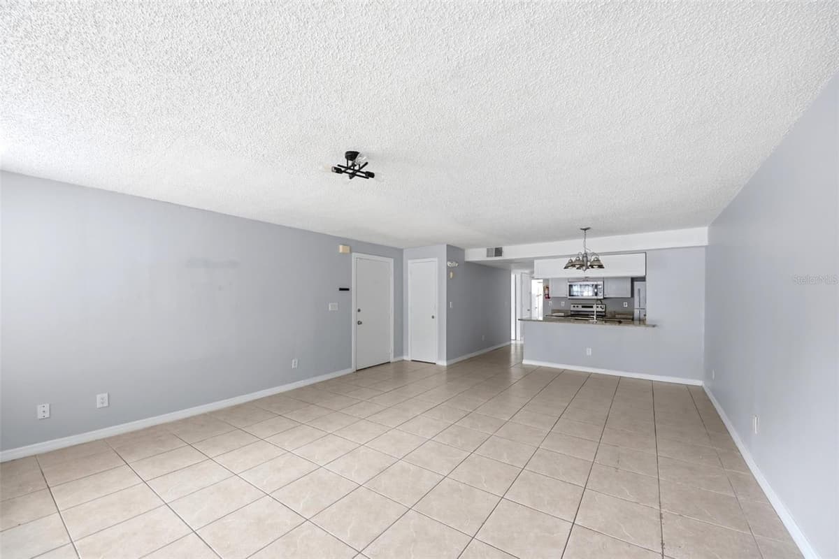 2723 POINCIANA BOULEVARD — photo 4 of 38