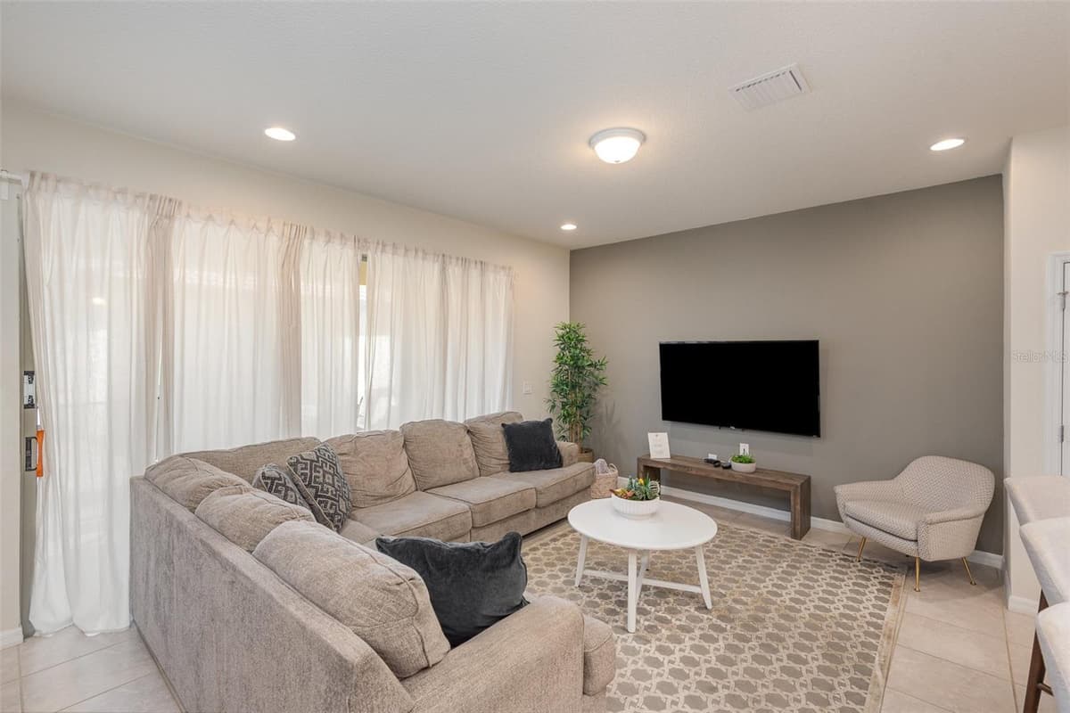9025 RHODES STREET — photo 2 of 36