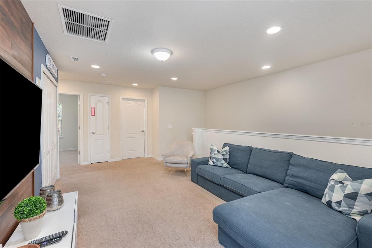 9025 RHODES STREET — photo 11 of 36