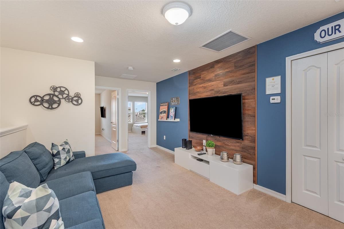 9025 RHODES STREET — photo 10 of 36