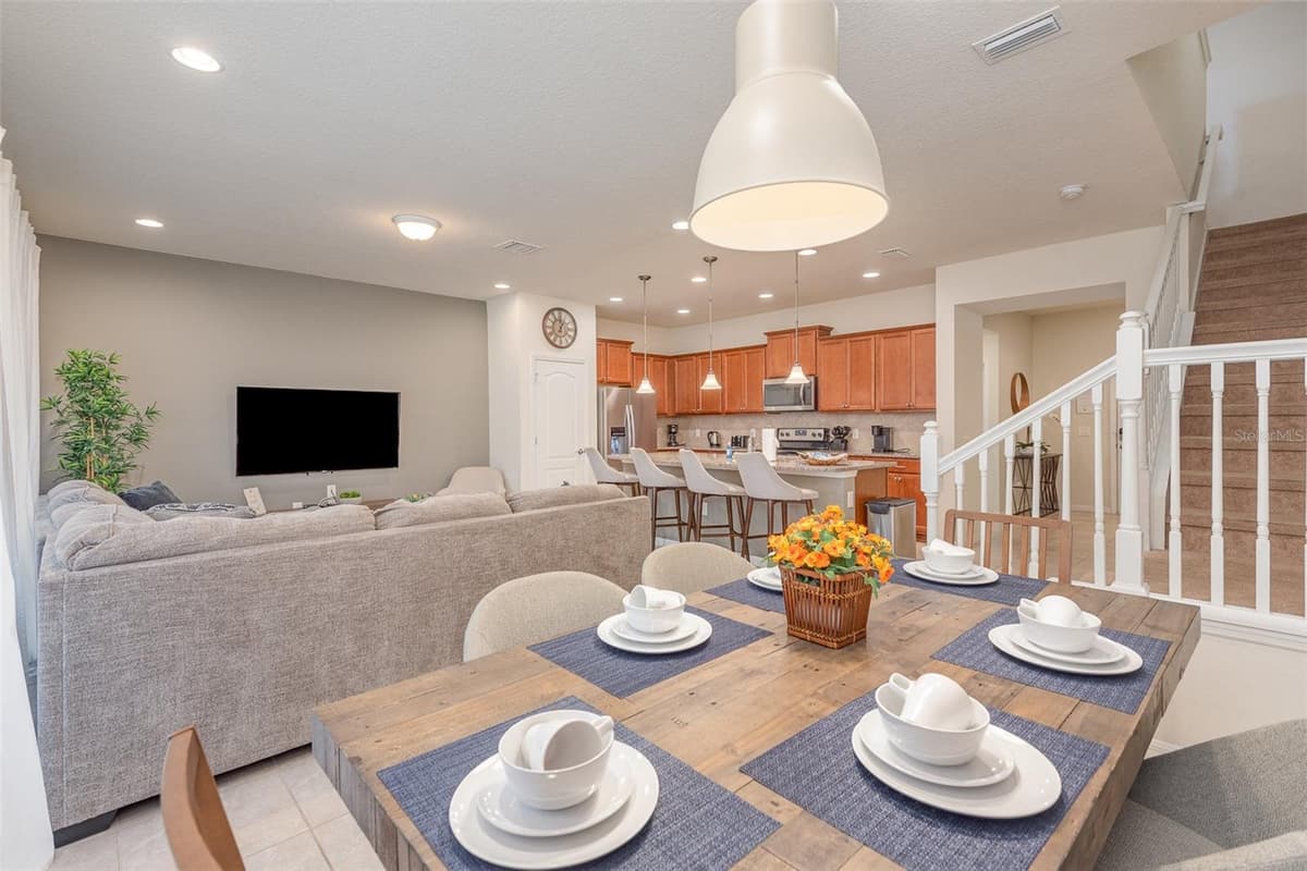 9025 RHODES STREET — photo 5 of 36