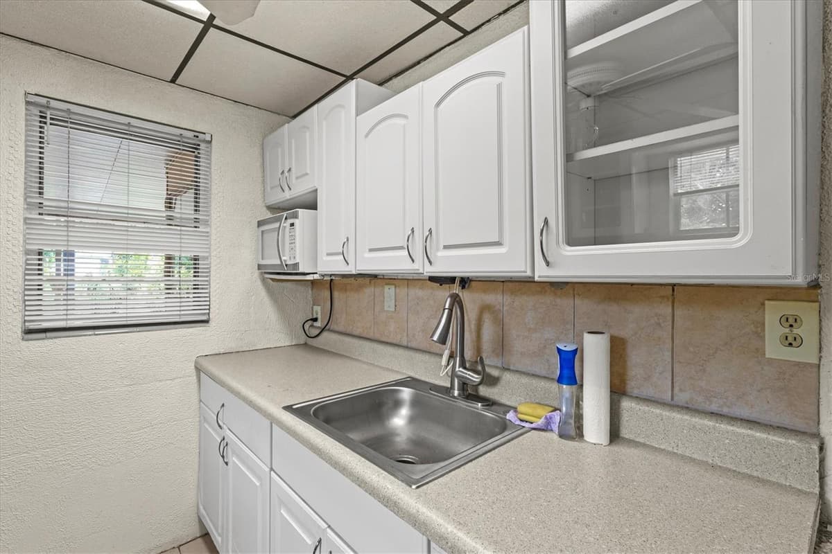 507 PINEWOOD AVENUE — photo 17 of 64