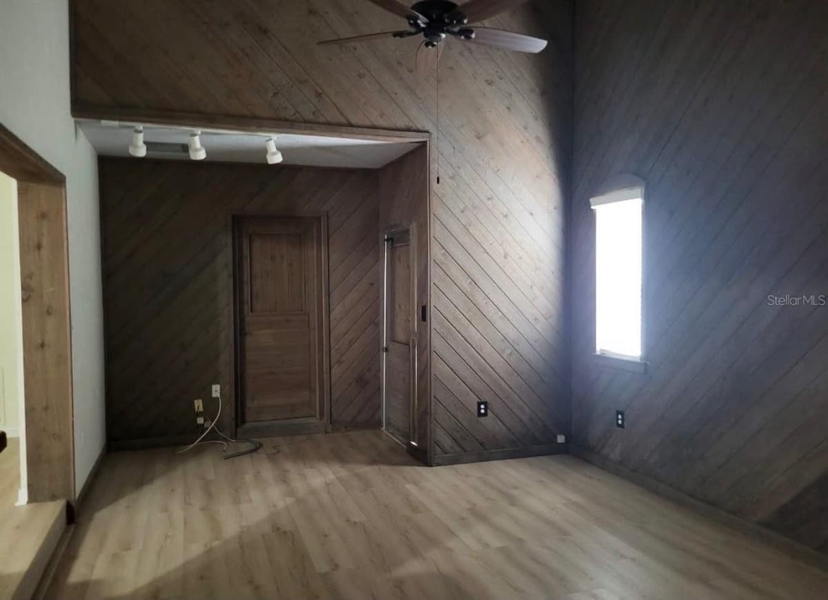 4716 SAN RAFAEL STREET — photo 5 of 6