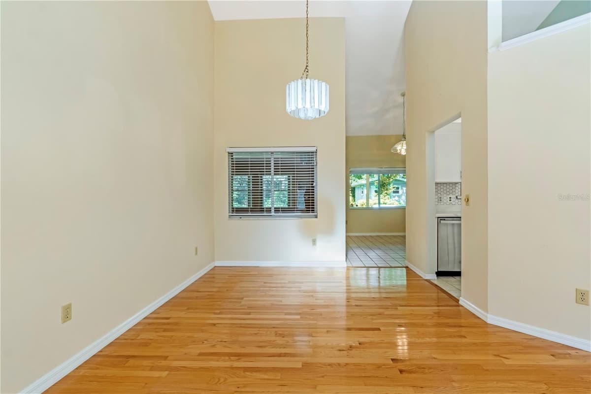 5812 NOB HILL BOULEVARD — photo 6 of 28
