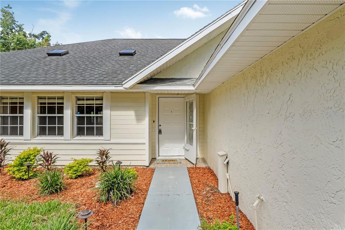 5812 NOB HILL BOULEVARD — photo 4 of 28