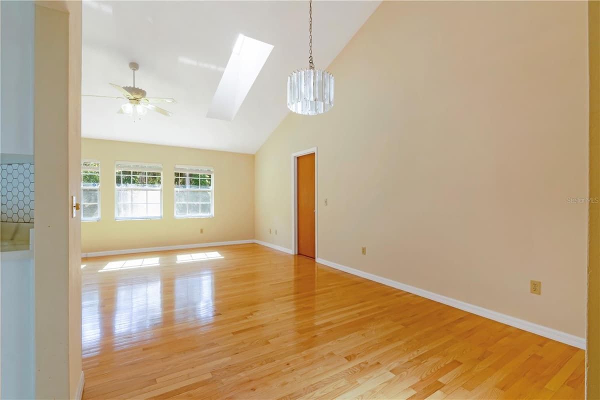5812 NOB HILL BOULEVARD — photo 7 of 28