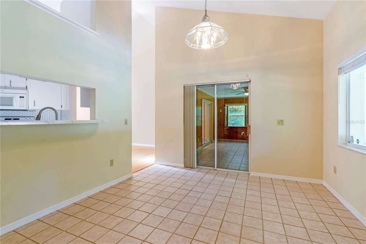 5812 NOB HILL BOULEVARD — photo 11 of 28
