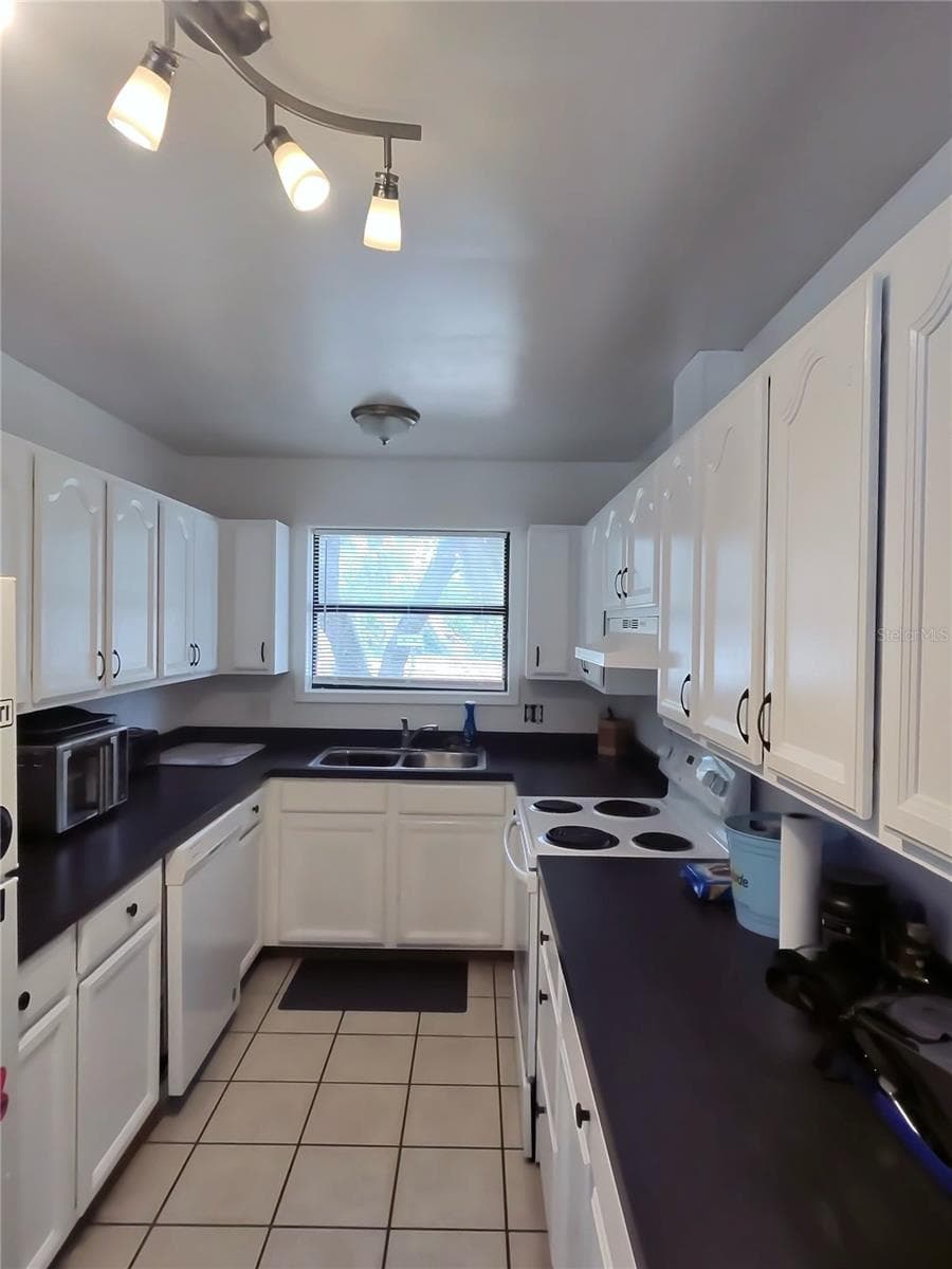 2831 ASCOT LANE — photo 12 of 25