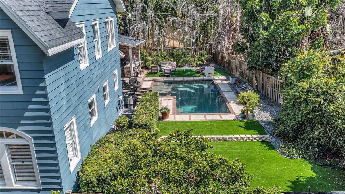 219 WHITTIER CIRCLE — photo 3 of 52