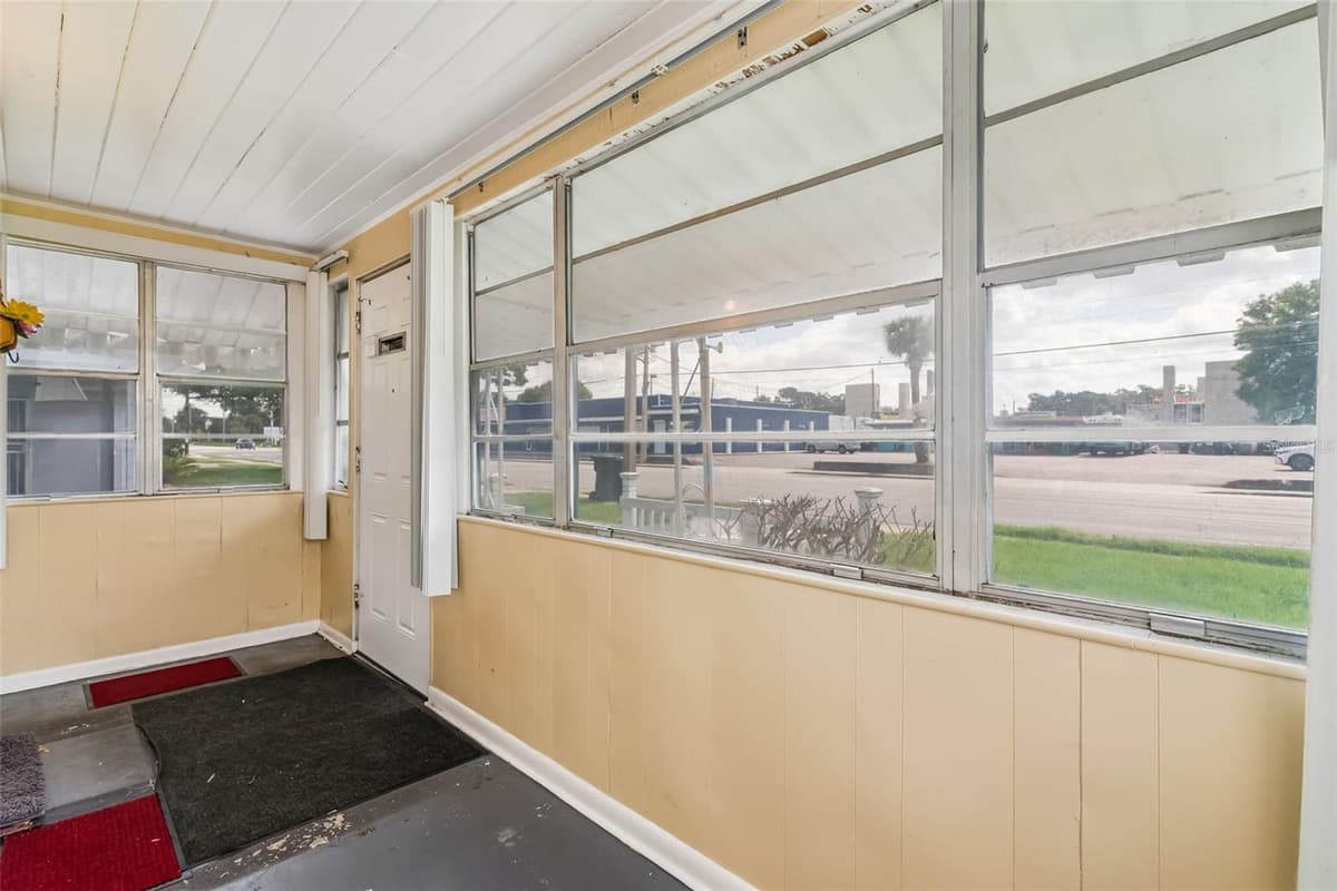 918 GOLDWYN AVENUE — photo 4 of 21