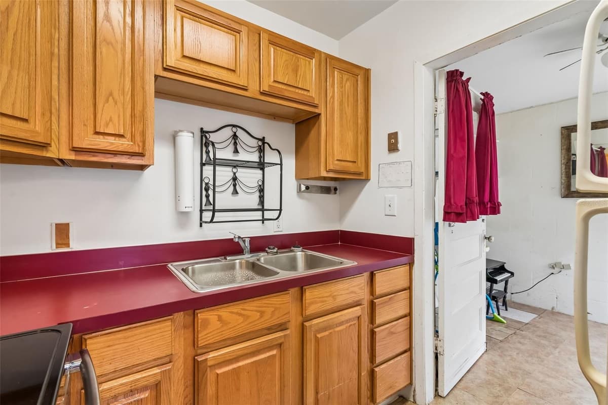 918 GOLDWYN AVENUE — photo 8 of 21